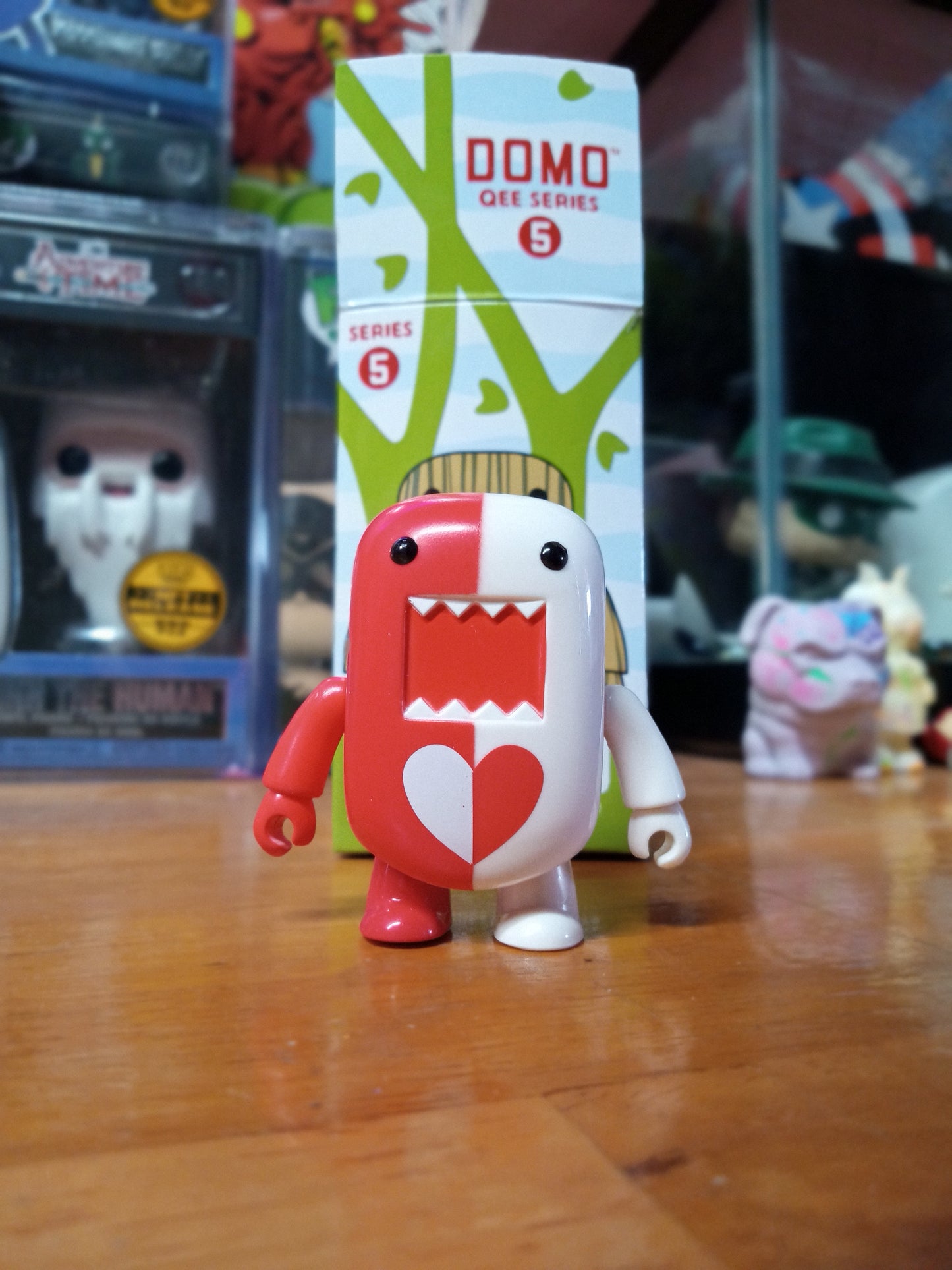 Qee Domo Series 5 - Red Heart Love Figure